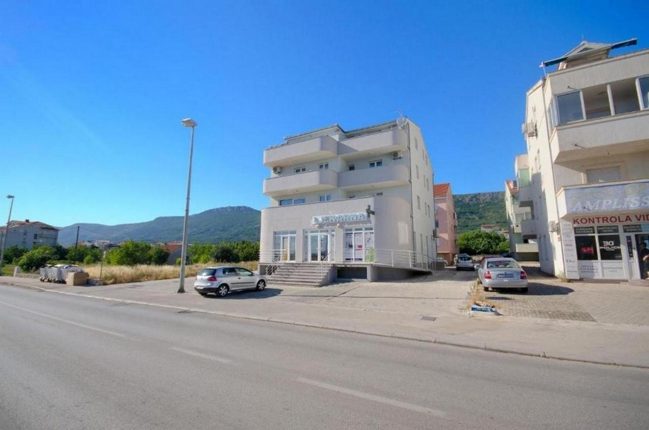 Apartments With A Parking Space Kastel Kambelovac, Kastela - 21372 Exterior foto